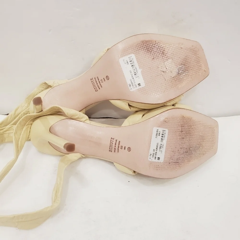 SCHUTZ Yale Pump in Almond Buff